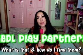 How does DIaperperv find her ABDL play partners