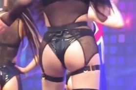 KPOP Babe Shakes Round Mound to Lyrics