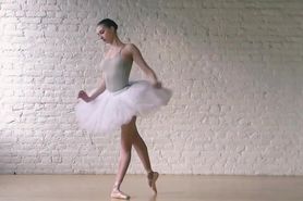 BALLERINA STRIPTEASE 25-5-25