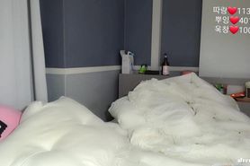 Korean Babe Shakes Ginormous Ass on Bed 2