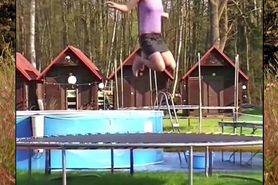 Funky Guste jumps on a Trampolin