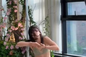 Suen Lee Artful Pole Dance