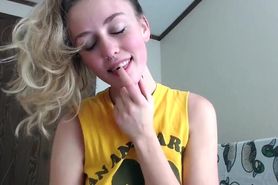 a hot Blonde teen mast on webcam 720