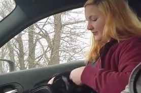 Kathrin wichst mich im Auto