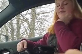 Kathrin wichst mich im Auto