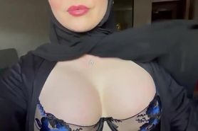 Hijabi Slut shows her cleavage