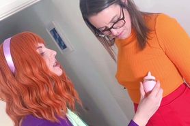 Daphne y Velma playing with their pussies