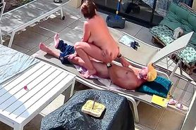 C est tellement bon de sauter sur une bite en public