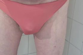 Slet Eric pist in slipje van zijn vrouw