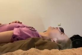 IL BAISE SA BOUCHE VIOLEMENT