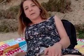 iremselin masturbatin on the beach