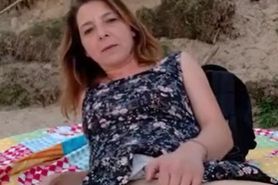 iremselin masturbatin on the beach