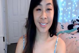 Asian Babe Dropping Cums On Her Tongue Live