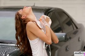 Lesbo blonde stepdaughter wants to avoid her chore duty