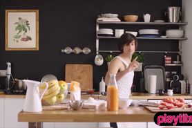 Her BF is an excelent chef and this makes her horny