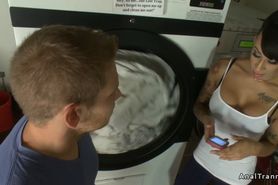 Busty alt tranny anal fucks dude from laundromat