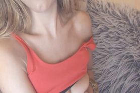 Bold Blonde Show A Graceful Performance Live