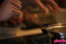 If a man can cook he deserve a pussy after the dinner