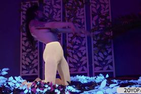 5 naughty lesbians enjoys gaping anal dildo orgy