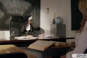 Hot teen Riley Steele and Dana Vespoli fucks priest