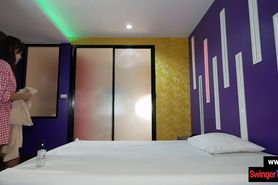 Amateur Thai massage babe gets a creampie in her pussy