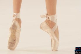 Flexible Russian ballerina babe Ilvy Kokomo striptease