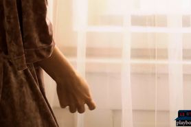 Cougar model blonde Cara Mell stripping and posing