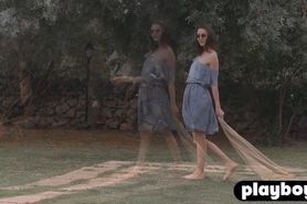 Petite teen babe shows her nice ass in outdoor action