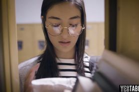 This is the breaking point of a hot lesbian nerd chick