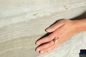 Super hot MILF model Tierra Lee nude dream date posing