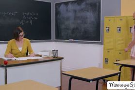 Teacher Sovereign licks her stepdaughter Gianna pussy i