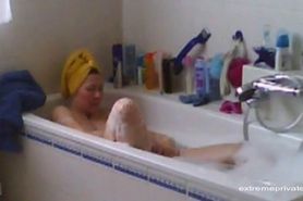 Mom masturbates in bath