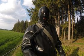 in rubber on the leash  Leinenzwang