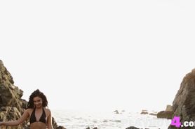 Pretty model showed her perfect big ass on the beach