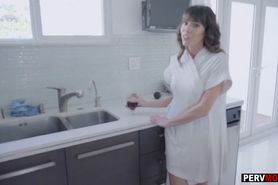 My mature stepmom deepthroated my cock after school