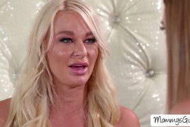 MILF London River gives stepdaughter Kassidy Jill pussy