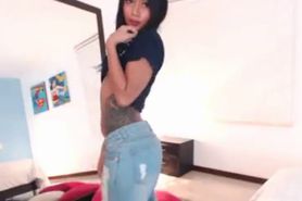 asian cambabe loves dildoing her pussy