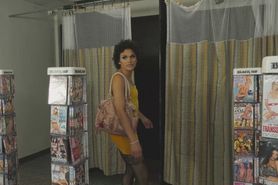 Charming tranny Alisia Rae found a glory hole so a stra