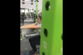 Girl with a big ass in the gym