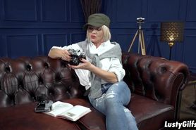 Rob getting horny for a hot mature model