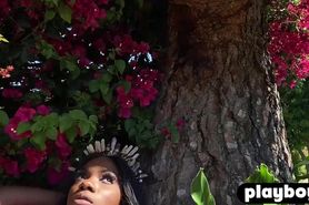 Amazing black babe with nice ass played with herself in