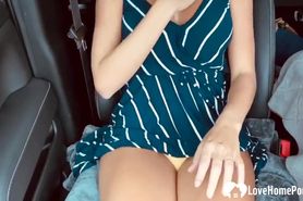 Busty babe vibrates her pussy and cum