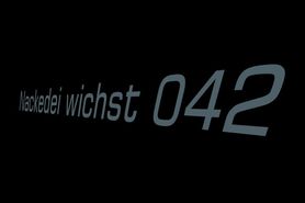 Nackedei wichst 042