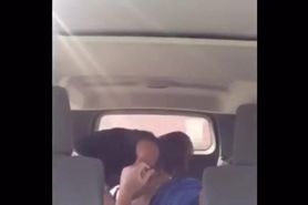 Amateurs fuck in the car on the DL
