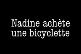 Nadine achete une bicyclette