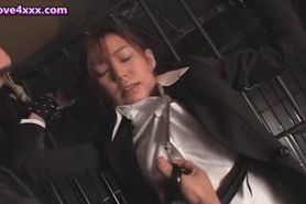 Japanese whore gets pussy vibrated