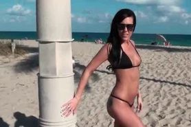 Teen doll picked up on the beach gets fucked