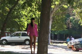 met je blote kut op straat