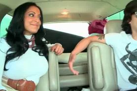 Brunette MILF gets tasty cunt licked in the car