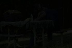 zwarte tiener neukt tijdens picknick